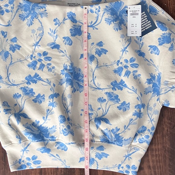 Cream Blue Floral Sunday Slash Sweatshirt Abercrombie & Fitch size SMALL - Picture 2 of 8